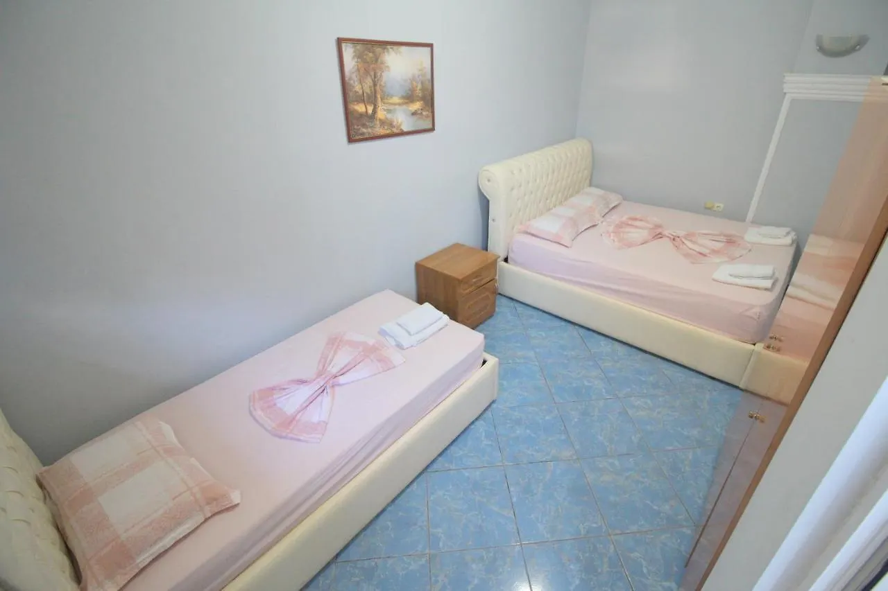 סרנדה Andy Apartments אלבניה